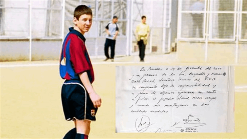 مبلغ ضخم.. دار مزادات تعرض بيع منديل ميسي "التاريخي" مع برشلونة