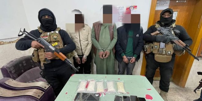 النجف: الاطاحة بعصابة تتاجر بالمخدرات وبحوزتها 10 الاف حبة مخدرة