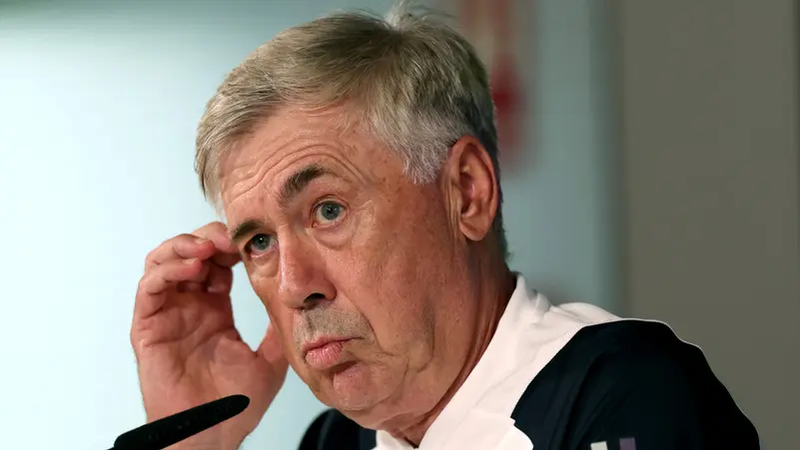 أنشيلوتي عن انتقادات تشافي: لن أنزل إلى مستواه