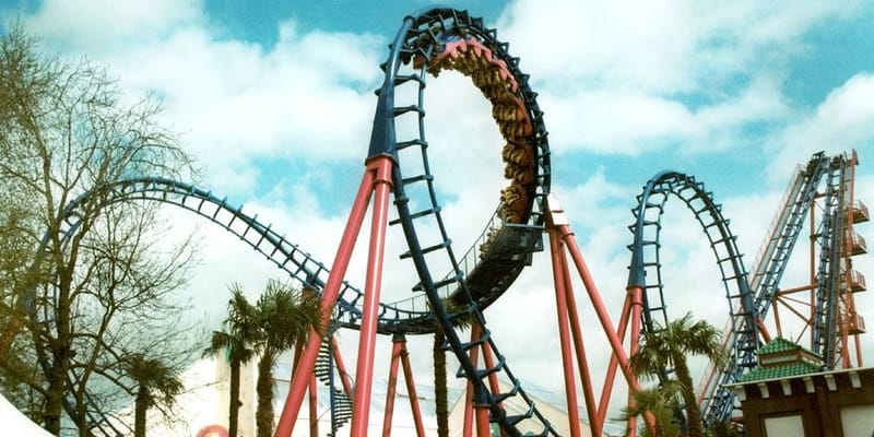 هونج كونج.. الشرطة تكافح لإنقاذ 12 شخصا محاصرا في قطار مدينة ملاهي