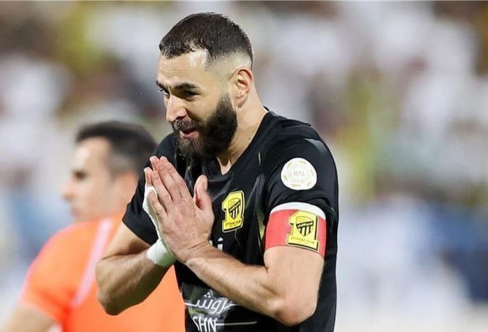 مدرب الاتحاد يفجر مفاجأة حول سبب استبعاد بنزيما