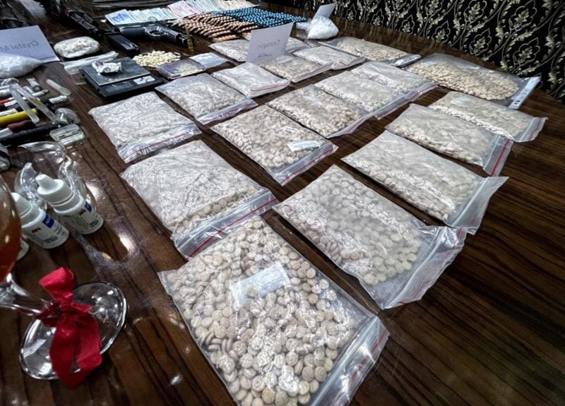 ضبط أكثر من 7 كغم "كريستال" واعتقال 19 تاجر مخدرات في 3 محافظات