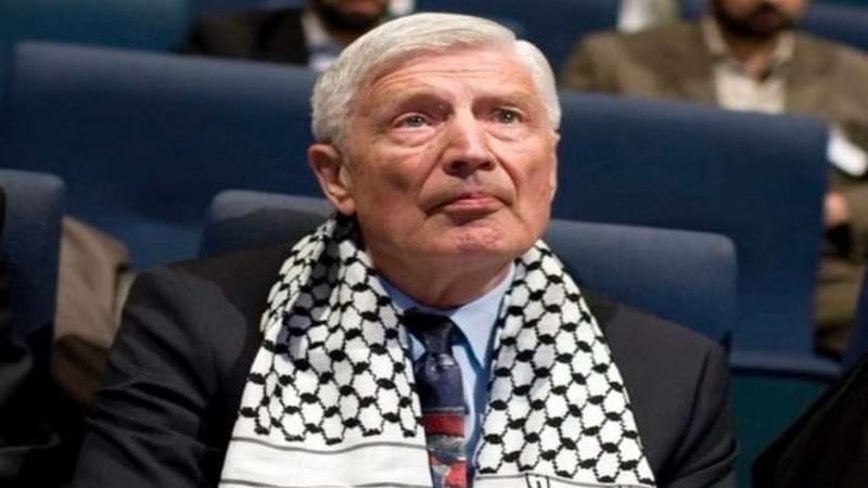 يداً بيد مع زوجته.. "القتل الرحيم" ينهي حياة رئيس وزراء هولندا الأسبق