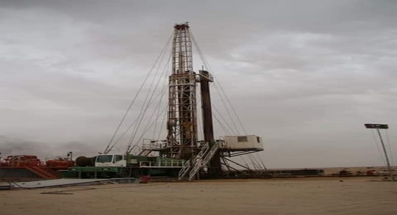 مصرع وإصابة موظفين اثنين إثر نشوب حريق في حقل غرب القرنة