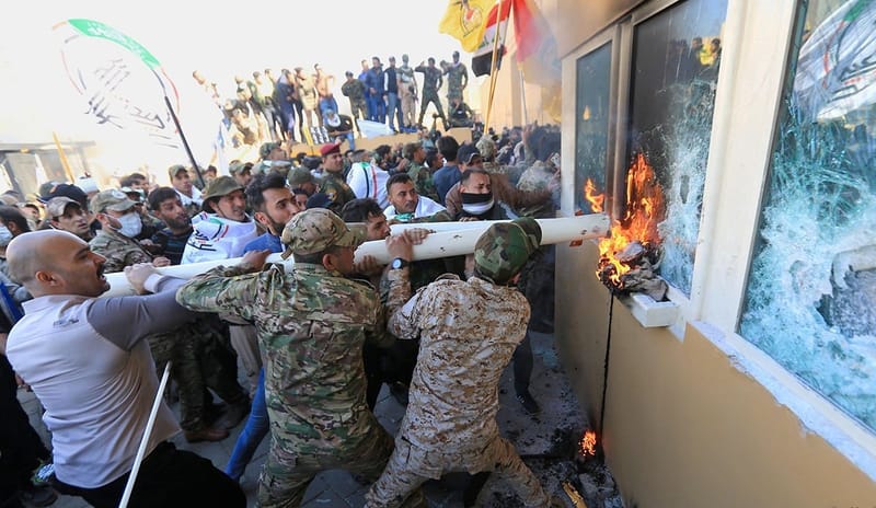 أصبح جزءًا من الصراع.. 3 مؤشرات "أسقطت" توازن العراق على سلك المحاور