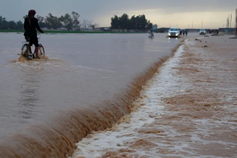 "انذار أحمر" في 10 مناطق حدودية شرق العراق.. عواصف وأمطار وسيول 48 ساعة