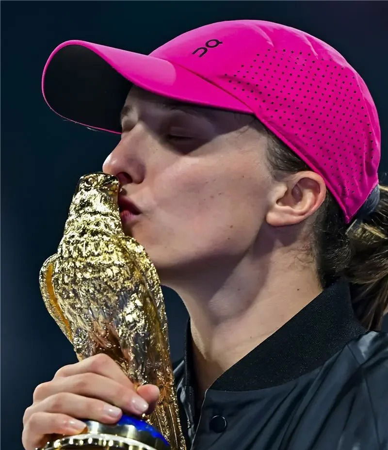 أنس جابر تراوح مكانها.. وتغيير وحيد في قائمة العشرة الأوائل