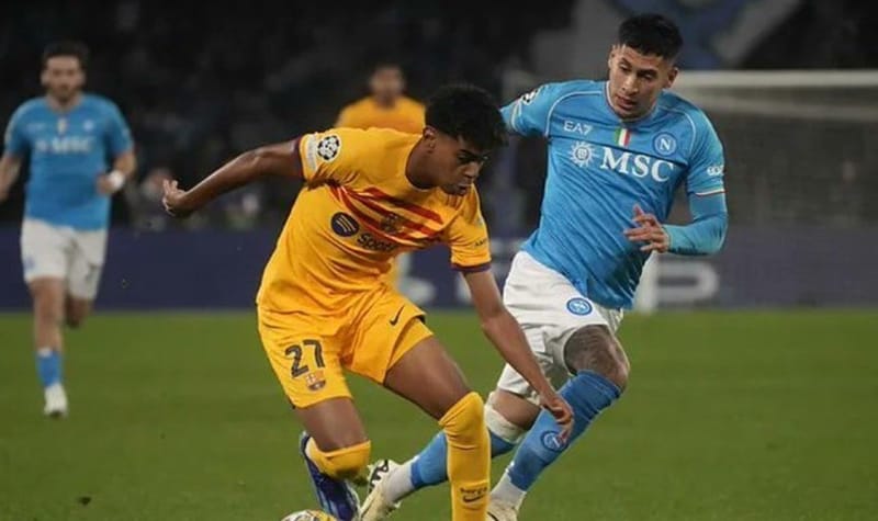 برشلونة يعود بالتعادل من ملعب نابولي وبورتو يسقط أرسنال بدوري الأبطال