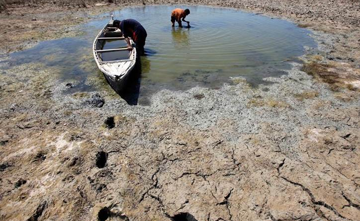 الجفاف ينهي الحياة في أكبر قرى المثنى