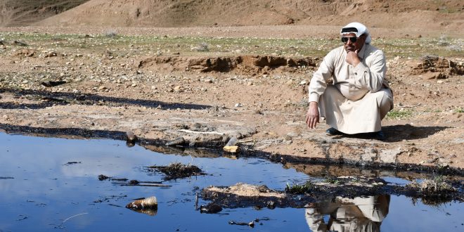 تسرب نفطي يلوث مساحات شاسعة من الأراضي في صلاح الدين