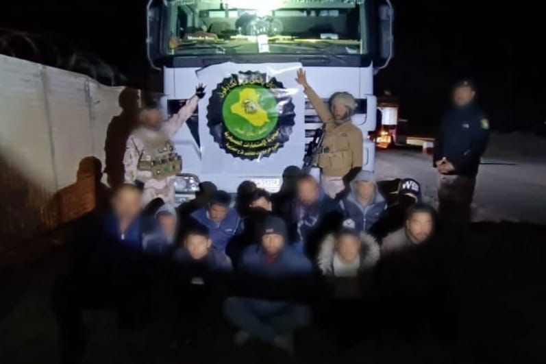 الاستخبارات تلقي القبض على 10 متسللين من إحدى الدول المجاورة الى الأنبار