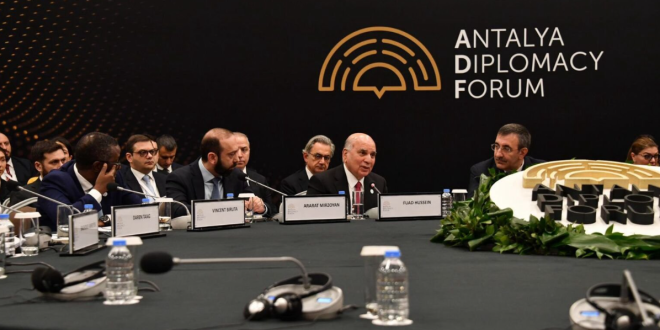 وزير الخارجية يشدد على ضرورة تعاون العراق تجاريا مع بقية دول العالم