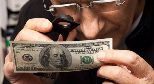 ما علاقة إجراءات البنك المركزي؟.. الدولار سيستقر قريبا على 145 الف دينار