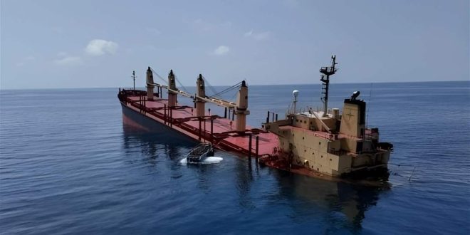 الحوثيون يحددون شرطاً لدخول السفن التجارية الى البحر الاحمر