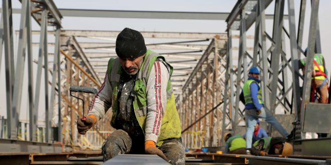 ما الذي يعرقل تطبيق قانون تقاعد العمال؟