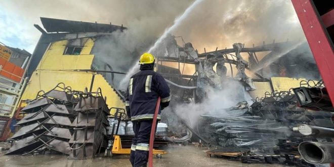 حريق كبير بأحد المستودعات التجارية في محافظة اربيل