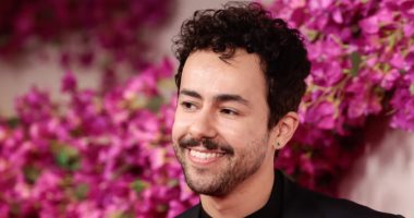 نجوم عالميين يرتدون دبوس Artists4Ceasefire دعما لغزة بحفل الأوسكار