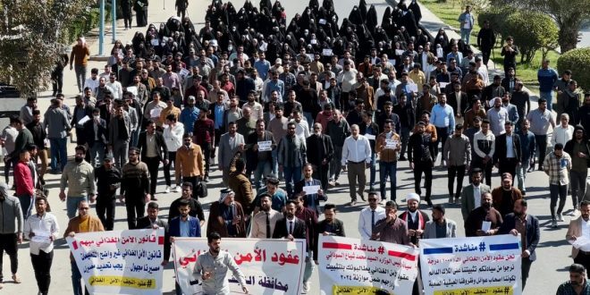 أصحاب العقود في النجف يتظاهرون للمطالبة بتثبيتهم على الملاك الدائم