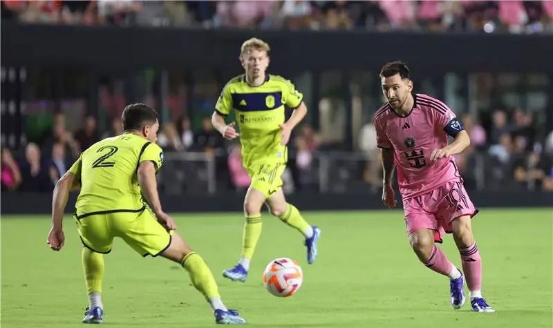 ميسي وسواريز يقودان إنتر ميامي لربع نهائي "الكونكاكاف"