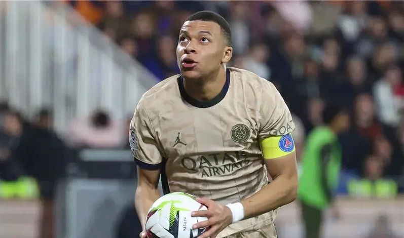 هدايا بالجملة.. كيف انتشل مبابي إنريكي من الدوامة؟