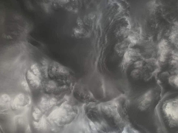 عطية يصدر ايضاحا بشأن السحب التي غطت سماء بغداد