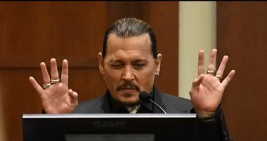 جوني ديب يرد على التهم الموجهة له بسبب فيلم "Blow".. اعرف القصة