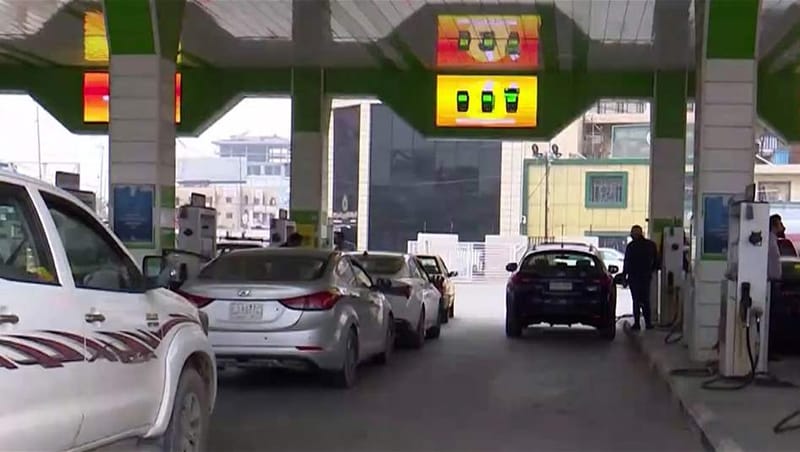 من لا يحمل بطاقة دفع الكترونية لن يحصل على البنزين