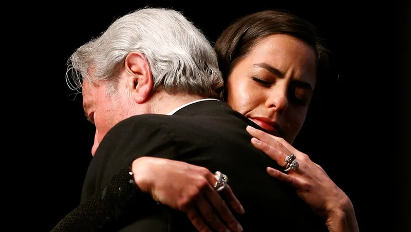 ابنة آلان ديلون ترفع دعوى قضائية ضد شقيقَيها