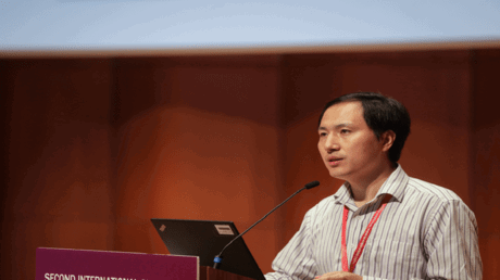 رغم سجنه.. عالم صيني "هزّ المجتمع العلمي" يواصل عمله "مفتخرا بإنجازه"