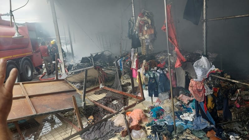 اندلاع حريق ضخم في سوق البالة بأربيل والدفاع المدني يكافح لاطفائه