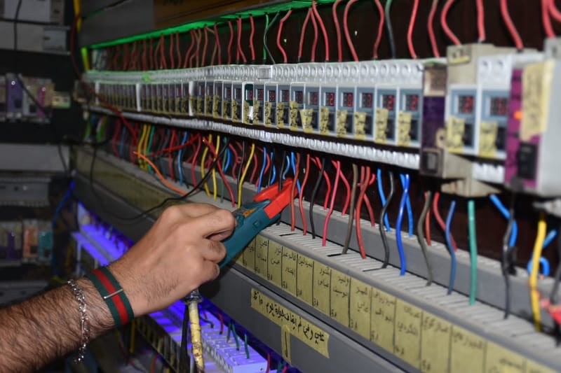 بعد تحديد سعر الأمبير.. حكومة بغداد تلاحق "المتلاعبين" بإجراءات صارمة