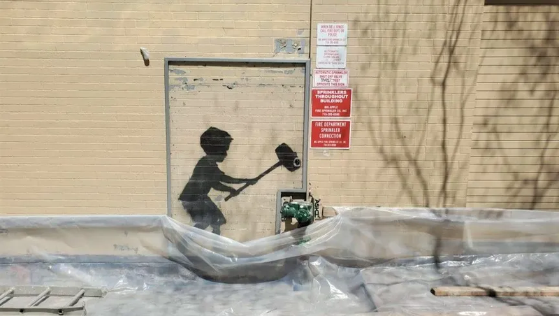 "طفل الصنبور" لبانكسي تحت حماية مشددة