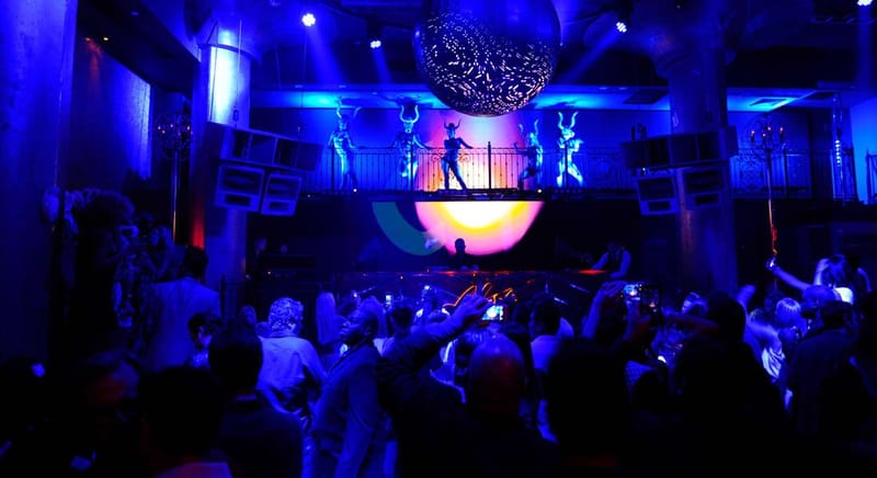 لاعب يتعرض لاعتداء شنيع في ملهى ليلي