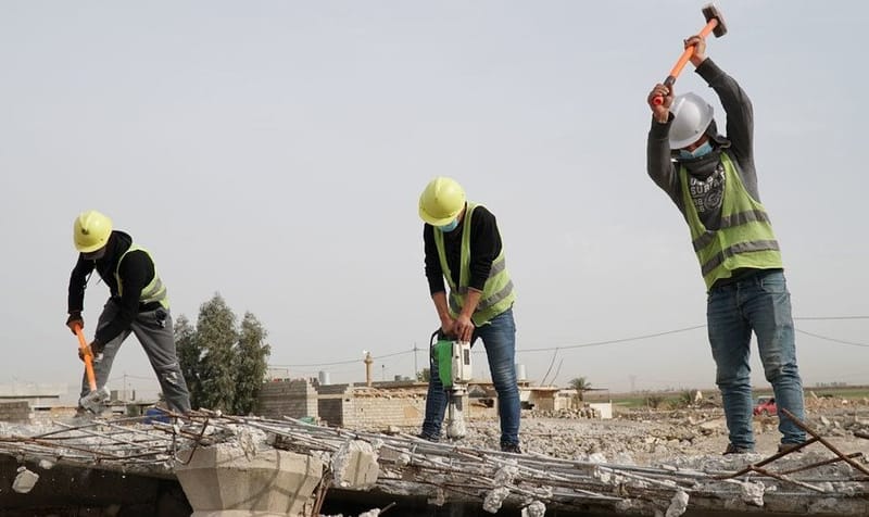 بمناسبة عيدهم.. 100 ألف دينار زيادة على رواتب العمال المتقاعدين