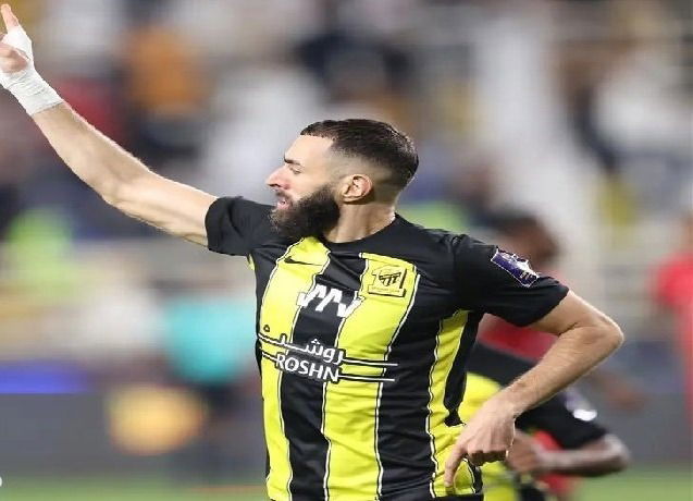 اتحاد جدة يستعين بريال مدريد لحل مشكلة بنزيما