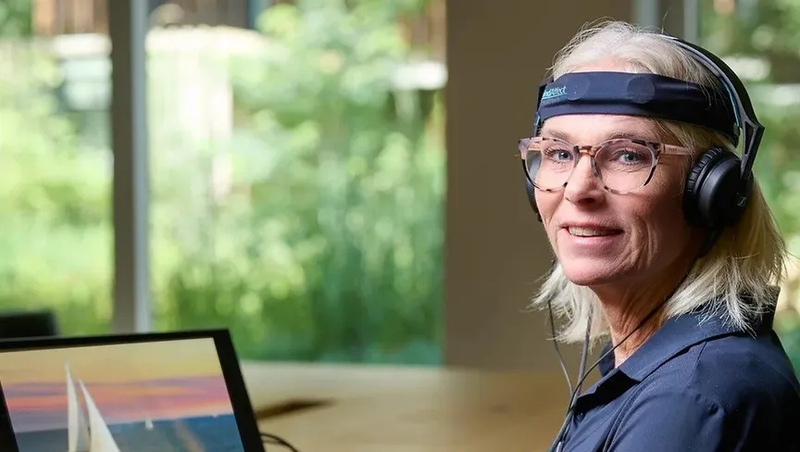 شركة هولندية تطور تقنية لقياس قدرات السمع شبيهة بـ"شريحة نيورالينك"