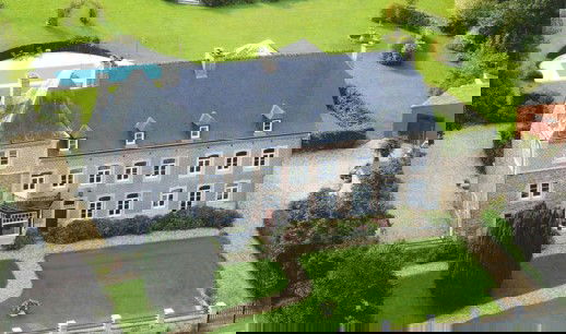 يعود للقرن الثامن عشر.. قصر بلجيكي للبيع بعشرة يورو