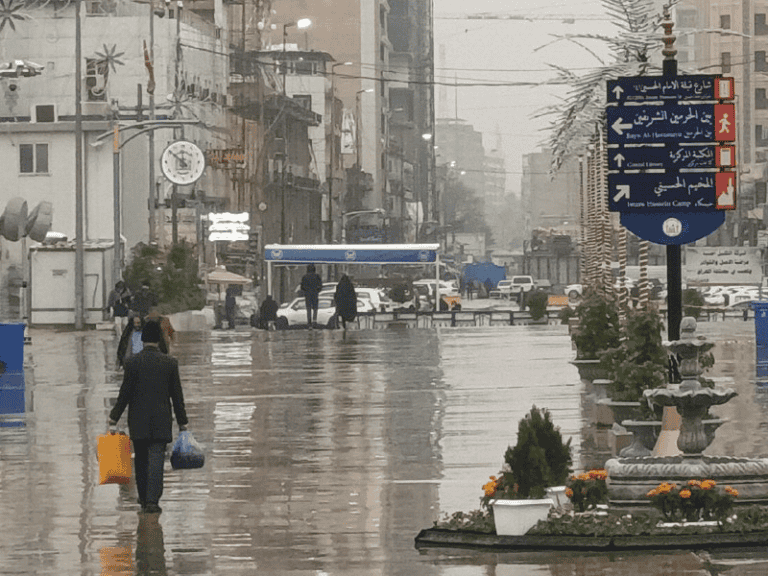 كربلائيون غاضبون: الأمطار فضحت صور الخدمات