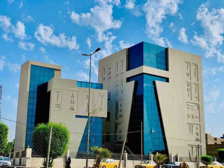 مكتبة السماوة تفتح أبوابها للقراء ورفوفها خالية من الكتب