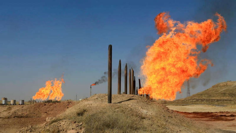 حقول العراق تتمسك بالأجنبي وتركل المحلي.. 3 أسباب تُحرج الشركات الخاصة بسباق التراخيص