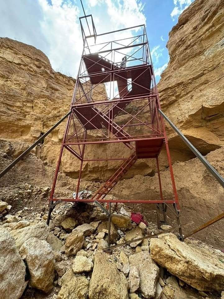 بعد الاستعانة بـ"صيادي الأفاعي".. البدء بأعمال فتح مقبرة بئر "علو عنتر" الجماعية في تلعفر