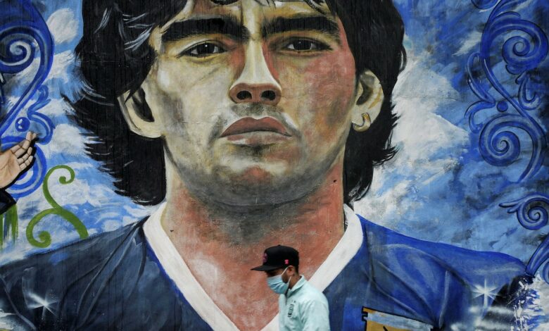 ورثة مارادونا يريدون وقف مزاد على كرته الذهبية