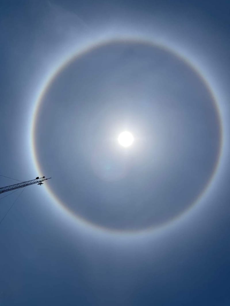 بعد ضجة على مواقع التواصل.. راصد يوضح ظاهرة "هالة" قطر الشمس في العراق