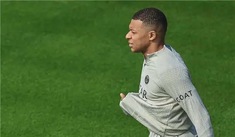 استبعاد مبابي من مباراة باريس الأخيرة بالدوري الفرنسي