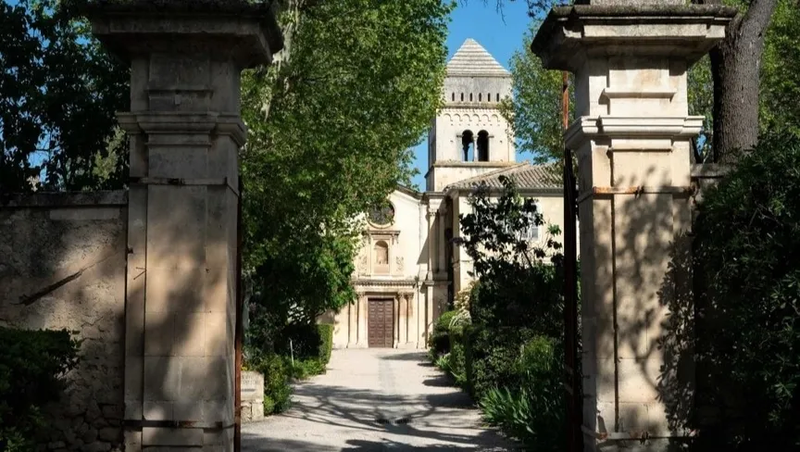 دير "سانت بول" للعلاج.. هنا أبدع فان جوخ أشهر أعماله