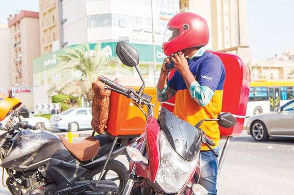 بسبب الاغتيالات.. عمّال التوصيل يشكون الاتهام والتنمّر