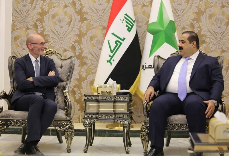 رئيس تحالف العزم يستقبل السفير البريطاني في "أول زيارة له خارج بغداد"