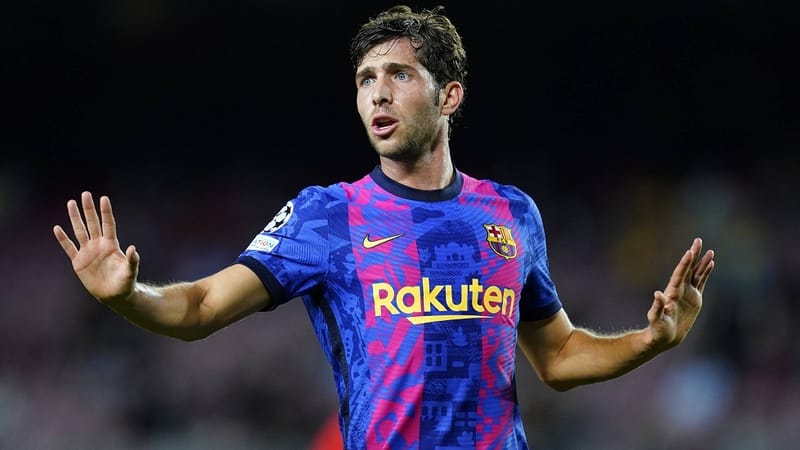 أحلام لاعب برشلونة سيرجي روبيرتو تصطدم بهانسي فليك