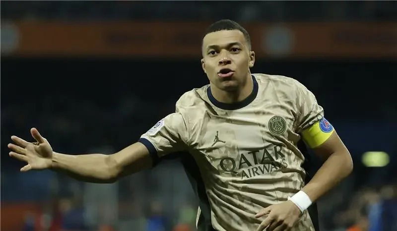 خليفة مبابي يوافق على الانتقال إلى باريس