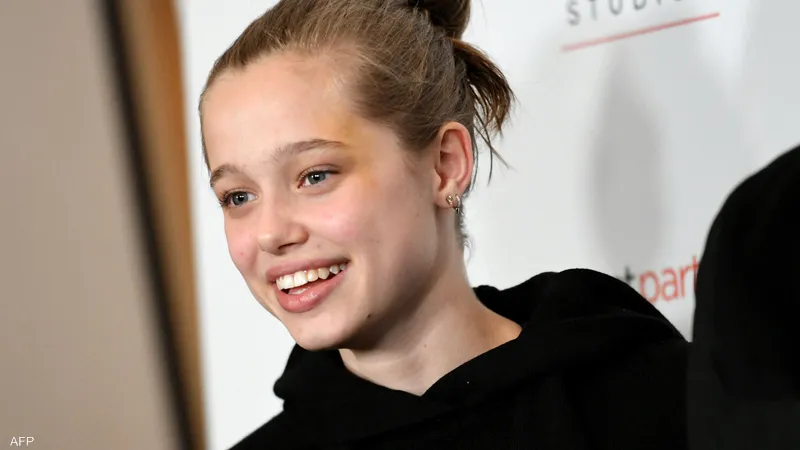 ابنة أنجلينا جولي وبراد بيت تقدم طلبا للمحكمة بسبب اسم أبيها